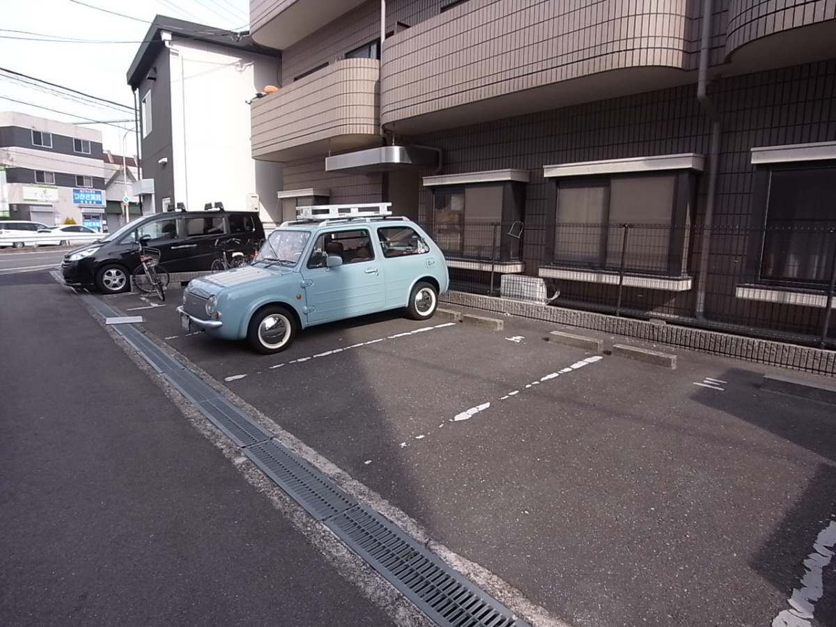 山本マンションの駐車場