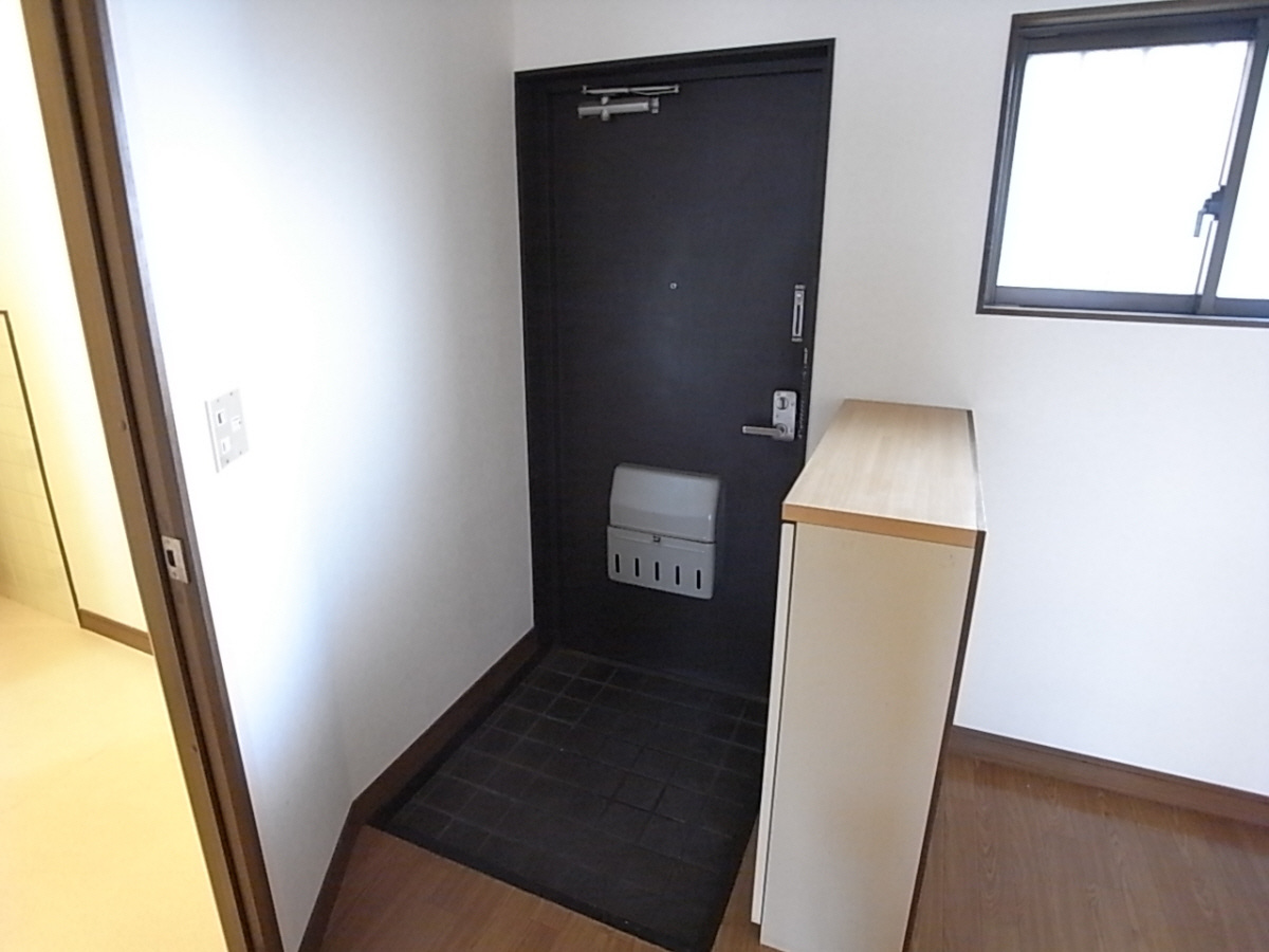 山本マンションの玄関