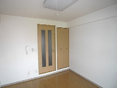 フリーディオ寝屋川の洋室