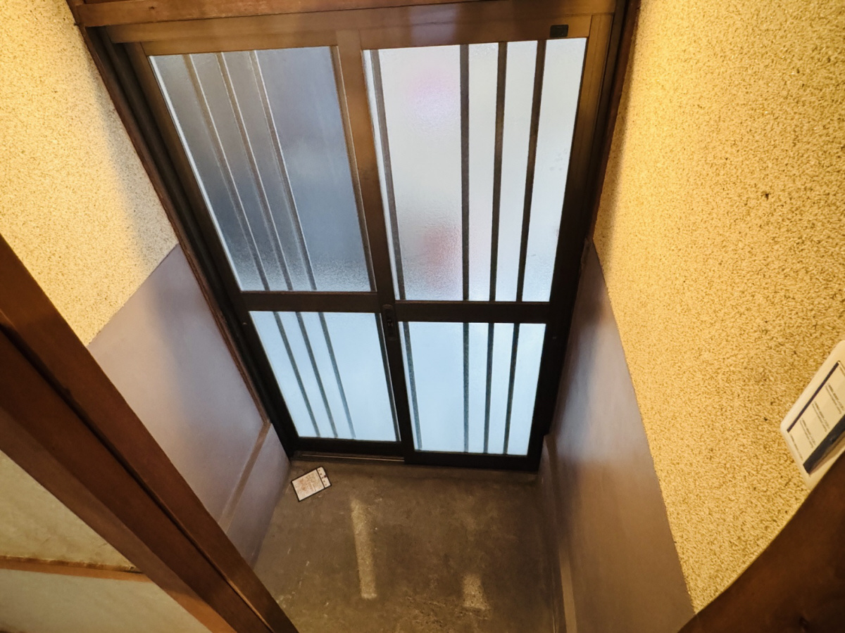 MAYUMIハイツ枚方13番館の玄関