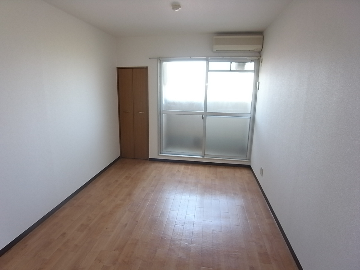 プレアール寝屋川高柳の洋室