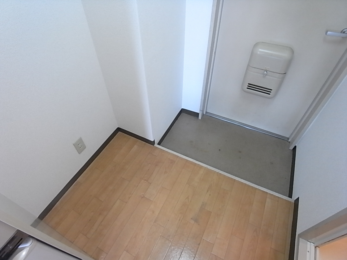 プレアール寝屋川高柳の玄関