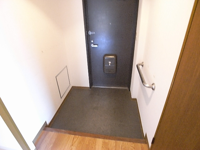 マンション新屋の玄関