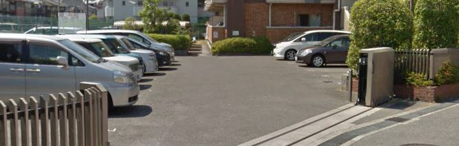マンション新屋の駐車場