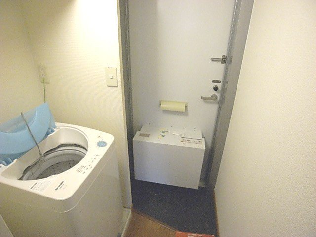 レオパレスヒカリの玄関