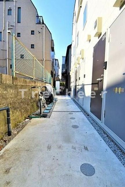 ヒルズ徳丸のエントランス