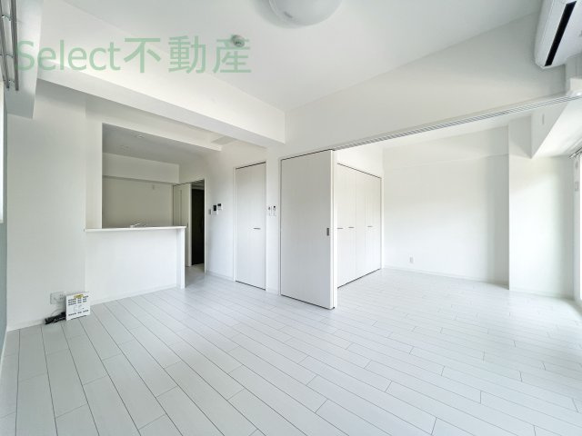 THE RESIDENCE SHINSAKAEの居間・リビング