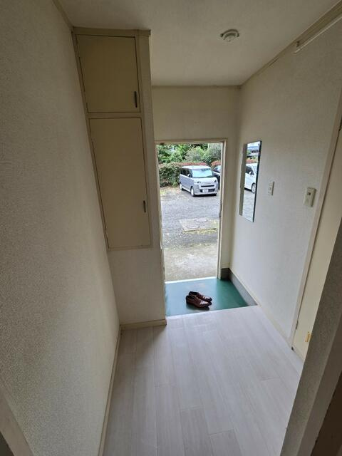 廊下小物入れ