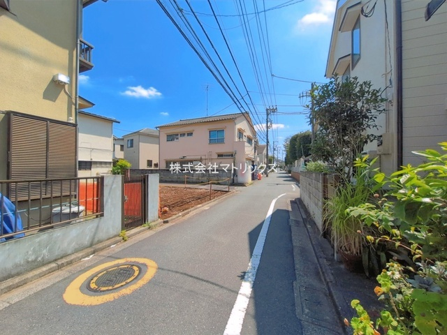 練馬区石神井台8丁目　西公道×南通路　建築条件なし　開放的な限定1区画の前面道路含む現地写真
