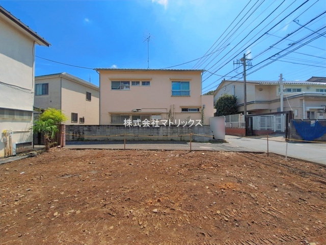 練馬区石神井台8丁目　西公道×南通路　建築条件なし　開放的な限定1区画の外観