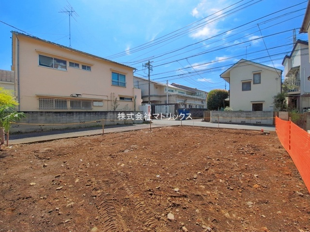 練馬区石神井台8丁目　西公道×南通路　建築条件なし　開放的な限定1区画の外観