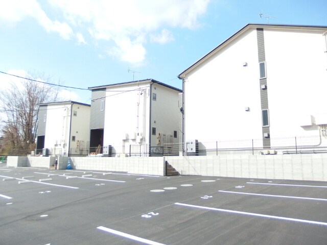 MC Village(エムシービラージュ)B棟の駐車場