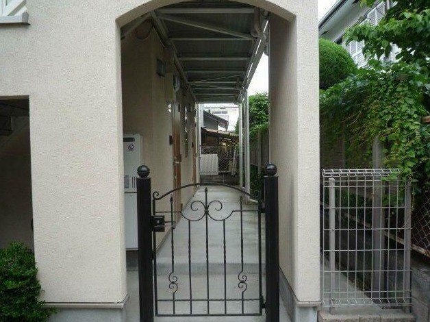 杉並区西荻南４丁目のアパートのエントランス
