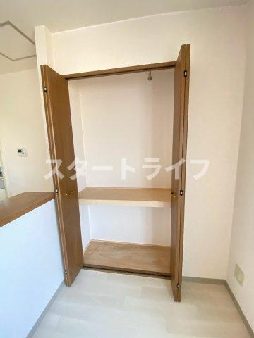 大阪市淀川区木川東２丁目の賃貸マンションの収納