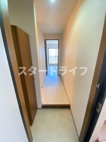 大阪市淀川区木川東２丁目の賃貸マンションの玄関