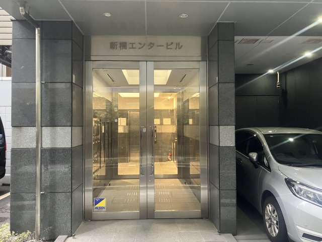 新橋エンタービル　12Fのエントランス