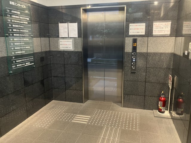 新橋エンタービル　7Fのエントランス