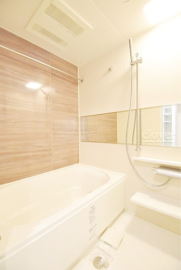 【浴室】 | B CITY APARTMENT SHINJUKU NW | 浴室乾燥機能付き　疲れと汚れを落として明日への活力を蓄える、癒しの空間＝バスルーム。とても大切な設備です。浴槽も洗い場も美しく整っています。～即日のご見学可能～　お問合せはお気軽にどうぞ。