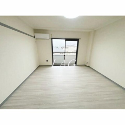 【居間・リビング】 | エスポワールトミタ | 洋室のお部屋です。