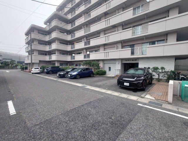 ハピネス山之手の駐車場