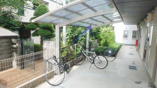 ヴェールメゾン駒沢のその他共用部分|駐輪スペースです。