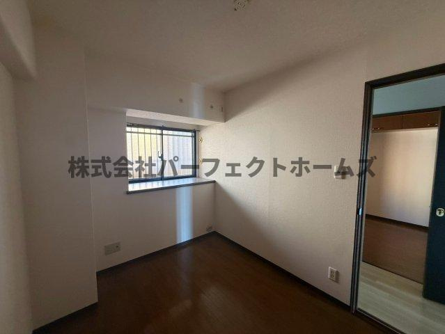 ふぁみーゆ寝屋川セントラルパークA棟の洋室|明るい洋室です