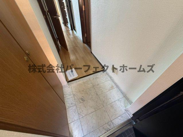 ふぁみーゆ寝屋川セントラルパークA棟の玄関|落ち着いた玄関です