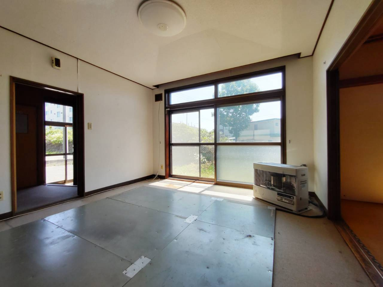 興津2丁目中古住宅の居間・リビング