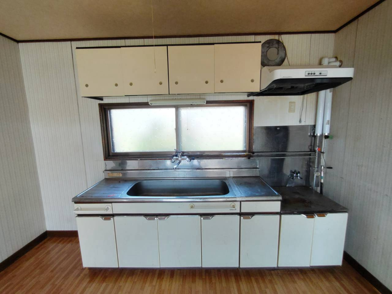 興津2丁目中古住宅のキッチン