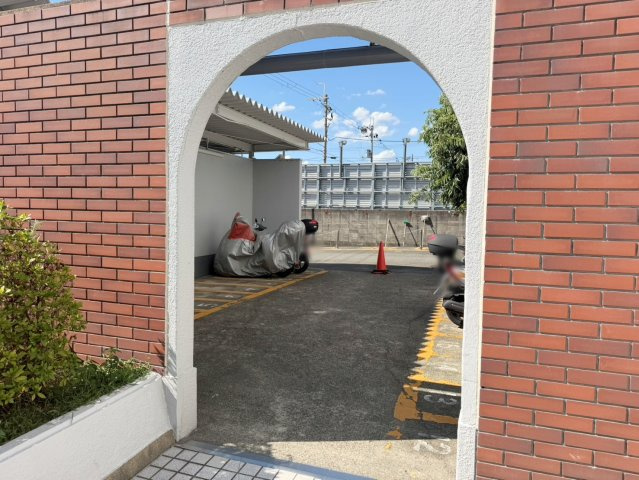 塔南蒔絵ハイツの駐輪場|バイク置き場完備◎（R8.8撮影）