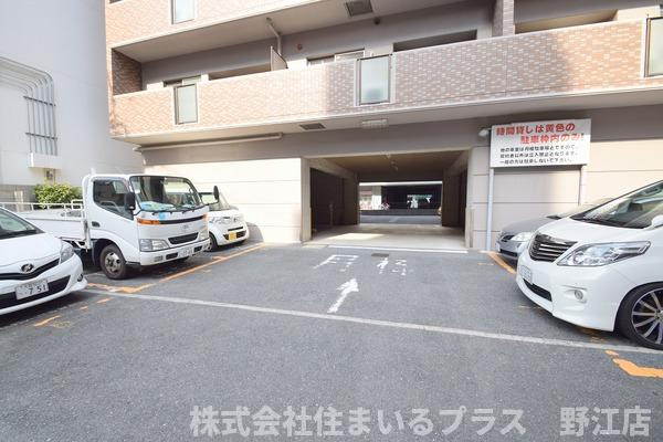 サンシード城東の駐車場