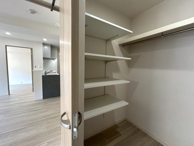 横浜駅が最寄りってヤバくない！？当然、一番住みたいと言えるエリアでも住めないから少し離れるのがセオリーなのに、、え？いっちゃう？住んじゃう？その上ペットもイケる『ストーク横浜二番館』リフォームの収納|収納があります