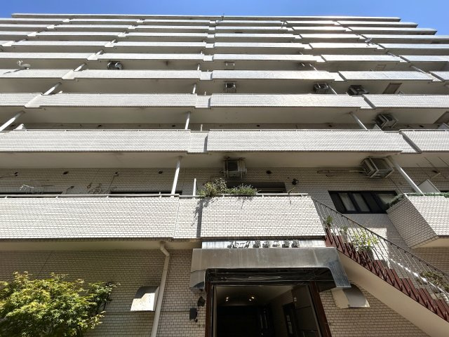 横浜駅が最寄りってヤバくない！？当然、一番住みたいと言えるエリアでも住めないから少し離れるのがセオリーなのに、、え？いっちゃう？住んじゃう？その上ペットもイケる『ストーク横浜二番館』リフォームの外観|物件の外観です