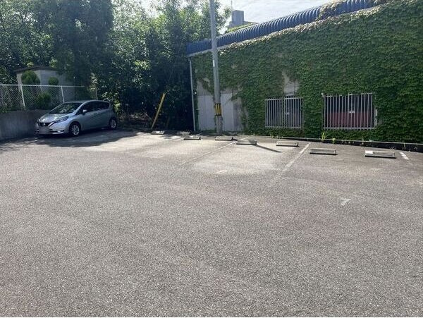 サンシャイン加藤の駐車場