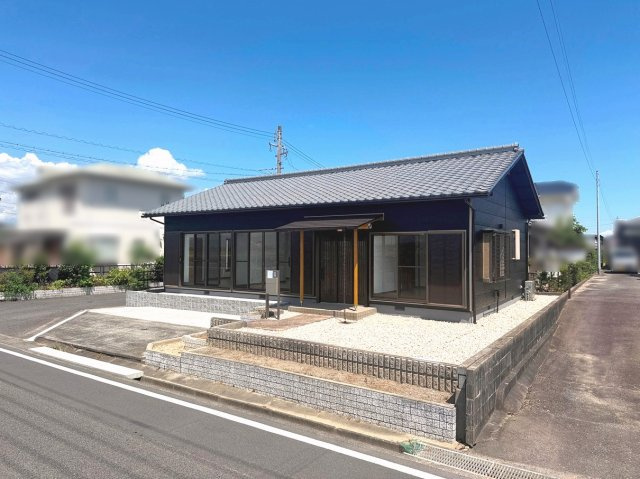 【外観】 | 鈴鹿市寺家町　平屋 | 人気の平屋建て　内外装リフォーム済の３ＬＤＫ