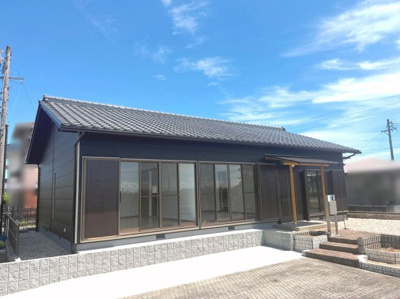 【外観】 | 鈴鹿市寺家町　平屋 | 人気の平屋建て　内外装リフォーム済の３ＬＤＫ
