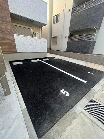 尼崎市東園田町６丁目のアパートの駐車場