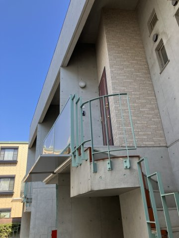 クレストハウス　緑道沿い　ロフト　南東向きの外観