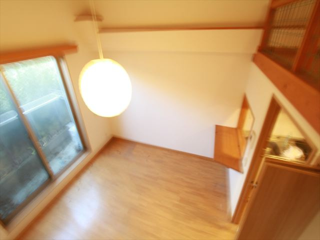 クレストハウス　緑道沿い　ロフト　南東向きの居間・リビング