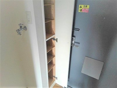 レオパレスユーカリの玄関
