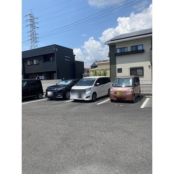 マンションハマナスの駐車場