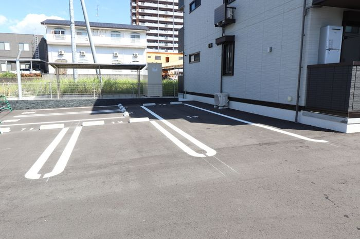 ザ　スターリング新外の駐車場