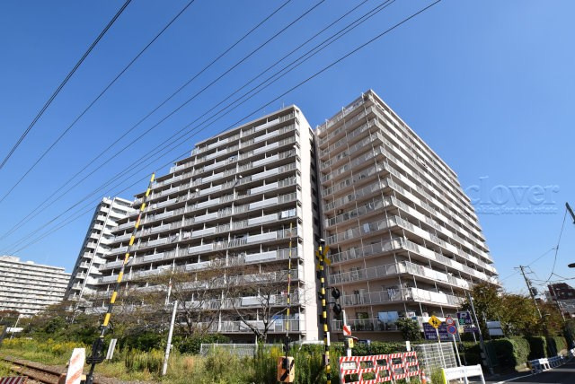 【外観】 | 東陽町ガーデニア | 手入れの行き届いた外壁やエントランスなど、「見ればわかる」レベルで清潔感を保ったマンションです。築年数を感じさせない姿で皆様をお出迎えします。～即日のご見学可能～　お問合せはお気軽にどうぞ。