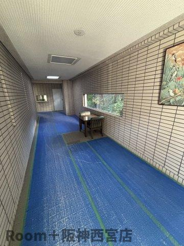 グレースコート西宮のロビー