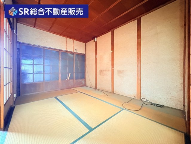 荒川3丁目中古戸建の和室|1F　6.0帖。ダイニングキッチンへの動線も良く使いやすい和室です！