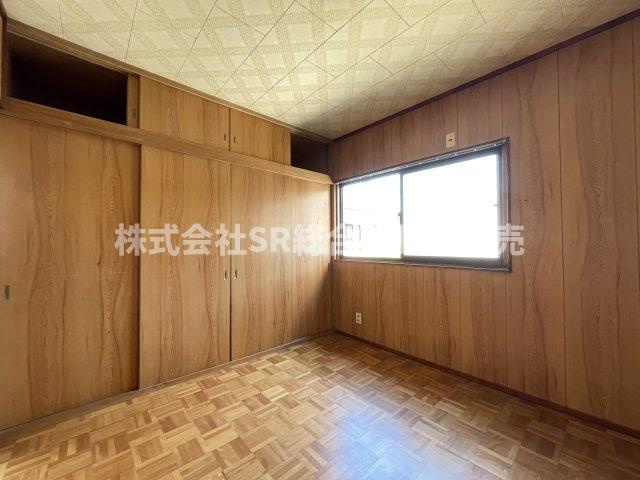荒川3丁目中古戸建の洋室|2F　4.5帖。収納付きの便利な洋室です！