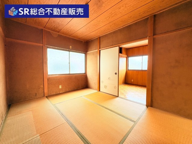 荒川3丁目中古戸建の洋室|2F　4.5帖。収納付きの便利な洋室です！