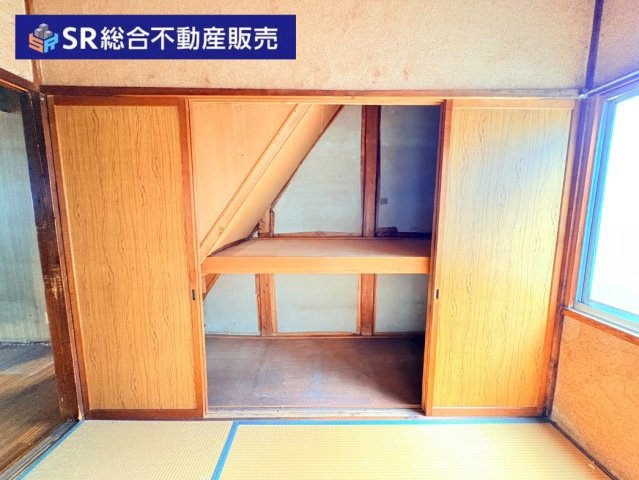 荒川3丁目中古戸建のランドリースペース|1Fにはユーティリティー（家事室）もございます！室内で洗濯作業を完結でき、花粉が気になる方には助かります♪