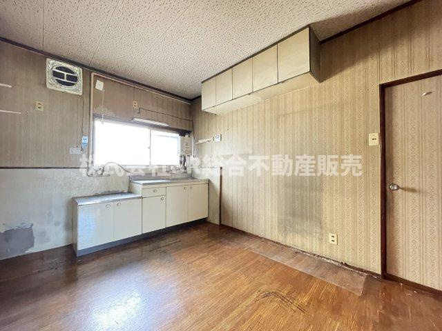荒川3丁目中古戸建のキッチン|1F　6.0帖。広々としたダイニングキッチンスペースです！