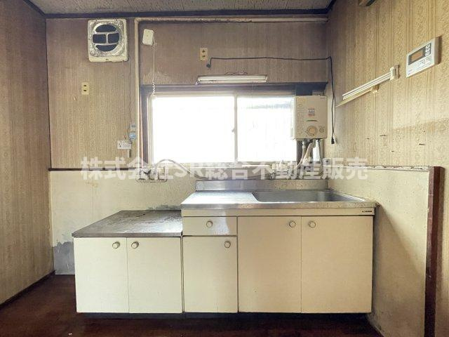 荒川3丁目中古戸建のキッチン|お好きなコンロを置いてお料理できます！